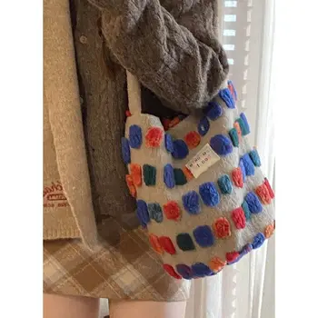 Милая плюшевая сумка для женщин 2023 года, новая Корейская контрастная нишевая сумка через плечо, универсальная сумка-мешок большой емкости, Ins