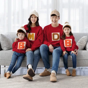 Новогодние семейные комплекты 2024, зимняя одежда для мамы и дочки, футболки для мамы, папы, свитер для отца и сына, детская толстовка
